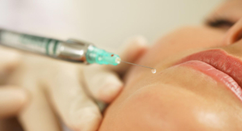 Anvisa alerta para riscos de uso indevido de preenchedores dérmicos